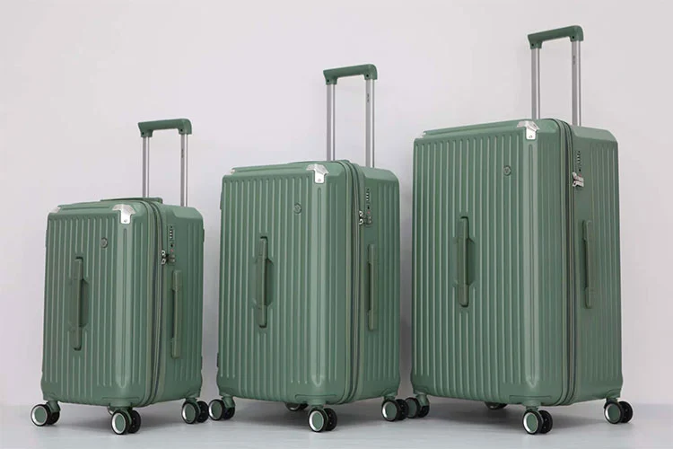 The Premium Lightweight Standard of Luggage The Premium Lightweight Standard of Luggage